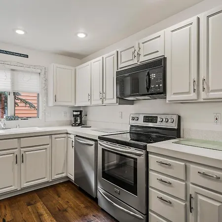 Villa 153 Mccloud The Perfect Location! Enjoy The Sun Drenched Deck